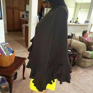 Antonio Melani s/m merino wool cape tiered ruffle hem blanket scarf